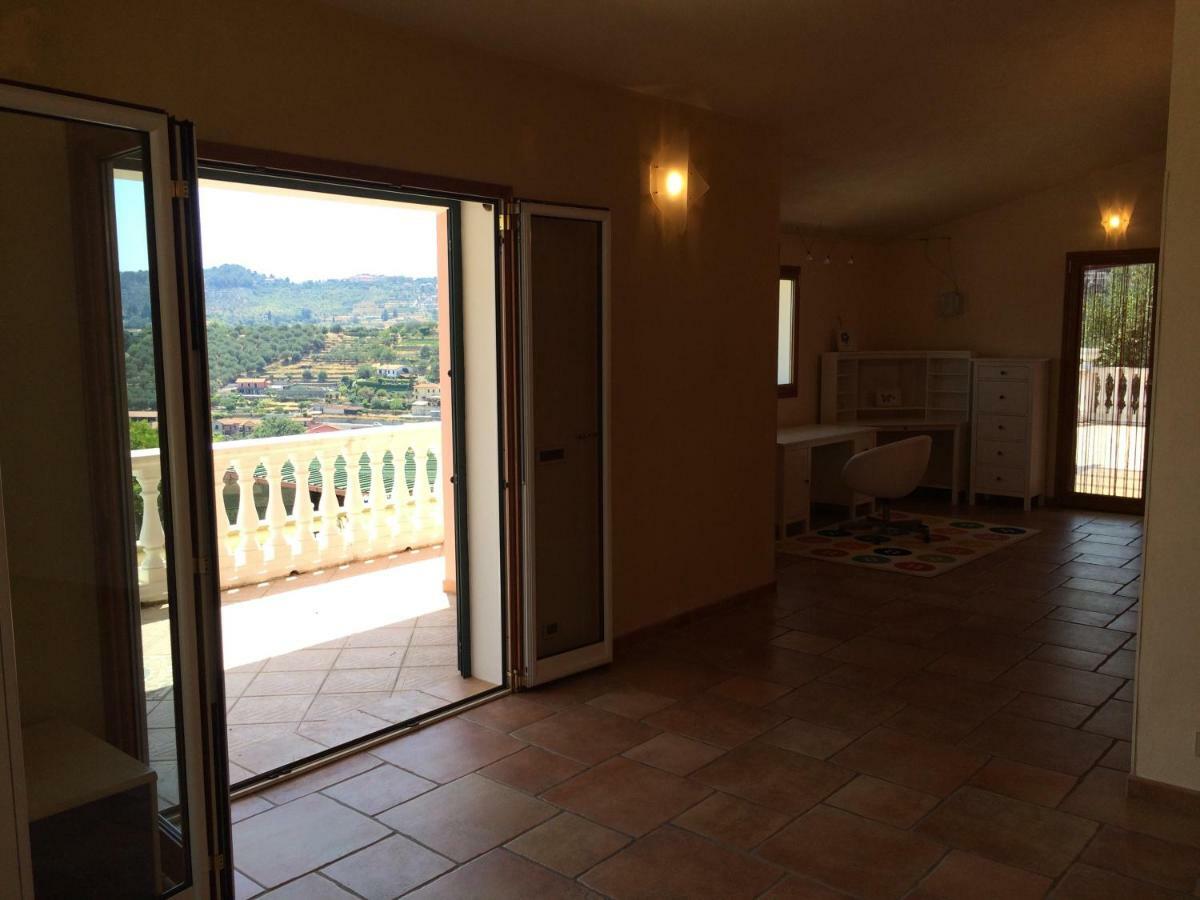 Villa Con Piscina A Imperia, Italy Zewnętrze zdjęcie